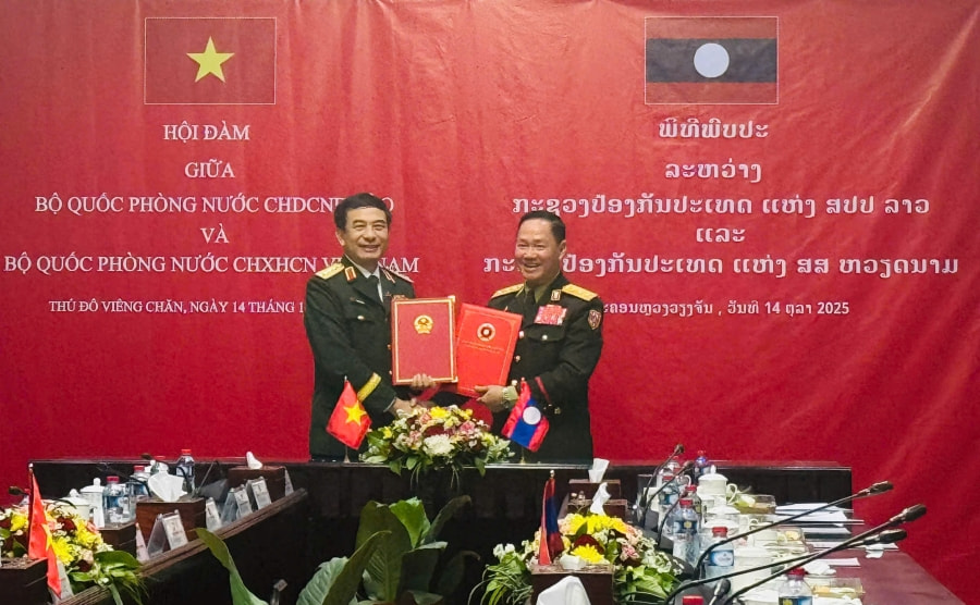 Việt Nam Tặng Pháo Hoa Cho Lào Dịp Quốc Khánh 50 Năm