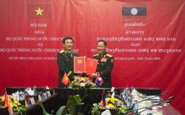 Việt Nam Tặng Pháo Hoa Cho Lào Dịp Quốc Khánh 50 Năm