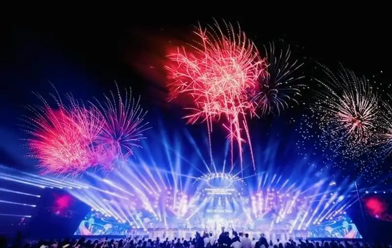 Bắn pháo hoa tại Quảng Trường Lam Sơn