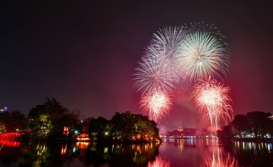 Màn bắn pháo hoa Tết Dương Lịch tại công viên Thống Nhất